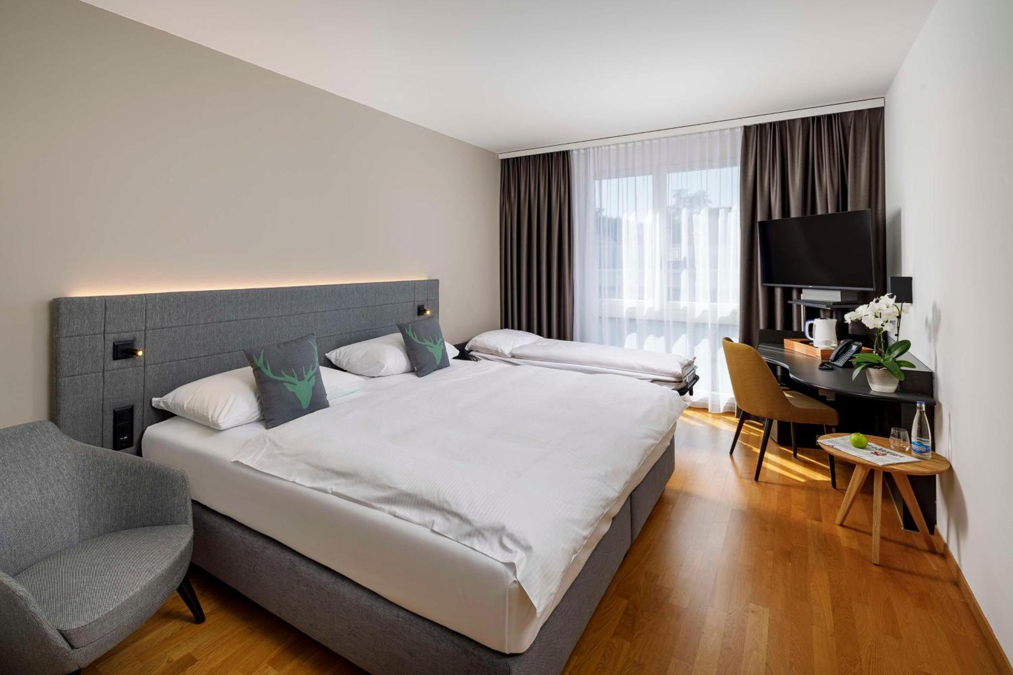 Hotel Allegra Lodge Клотен Екстер'єр фото